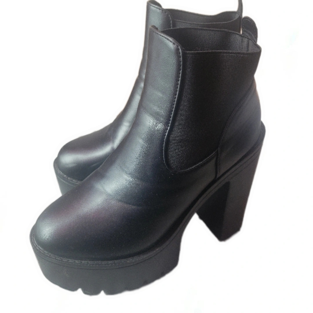 MDE chuncky Black Heels Boots